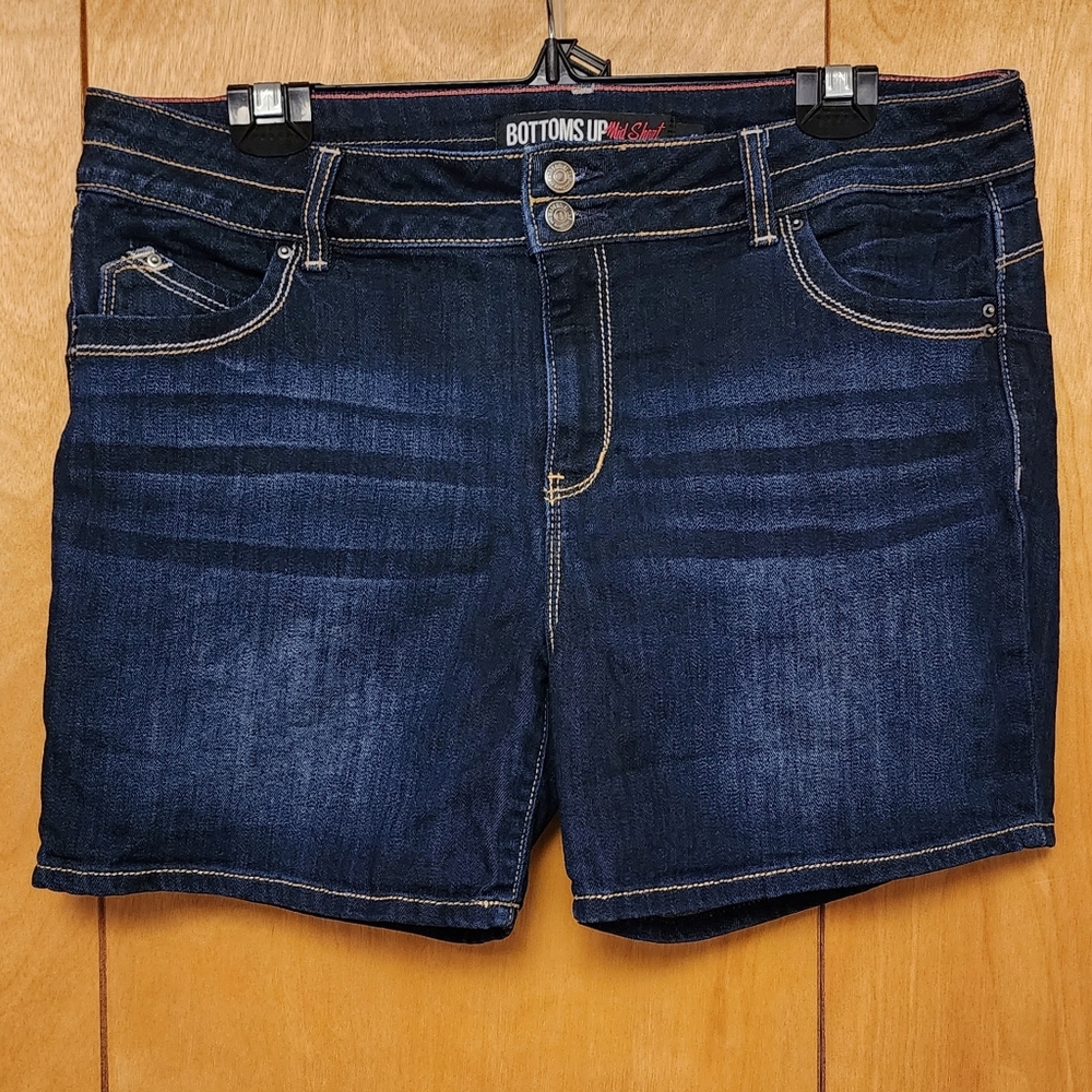 Bottoms up jean shorts by warehouse one size 14